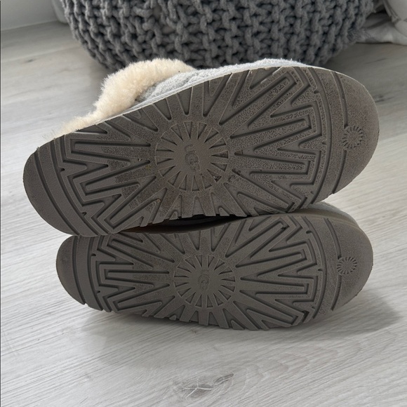 UGG DISQUETTE FELTED GREY SHEARLING COMFORT WOMEN'S SLIPPERS SIZE US 7 - Picture 11 of 15